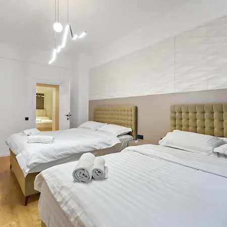 4br - Sleeps 12 - Luxury Apartment Bucharest