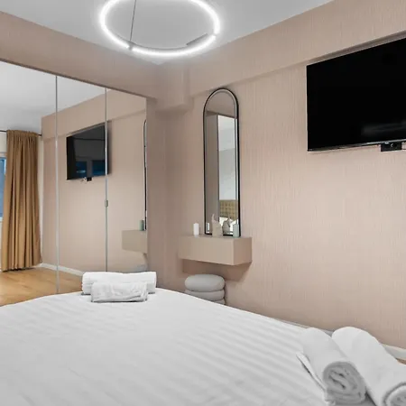 Apartment 4br - Sleeps 12 - Luxury Bucharest
