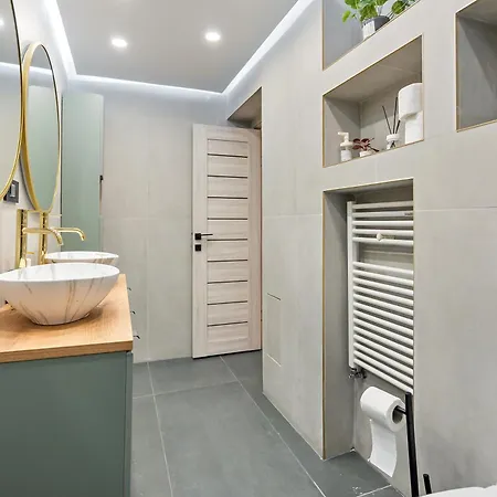 4br - Sleeps 12 - Luxury Apartment Bucharest