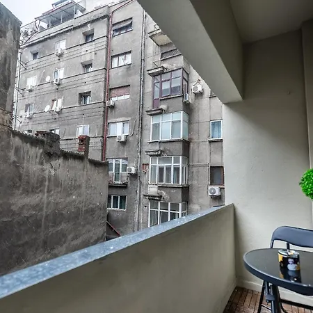 Apartment 4br - Sleeps 12 - Luxury Bucharest