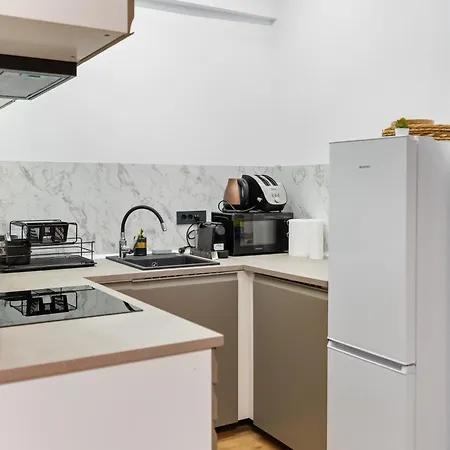 Apartment 4br - Sleeps 12 - Luxury Bucharest