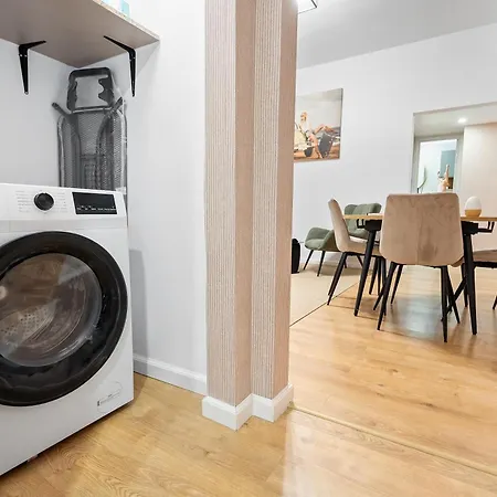 4br - Sleeps 12 - Luxury Apartment Bucharest