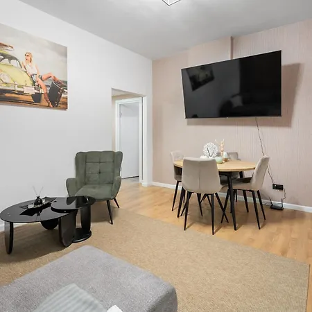 4br - Sleeps 12 - Luxury Apartment