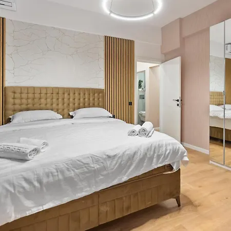 4br - Sleeps 12 - Luxury Apartment